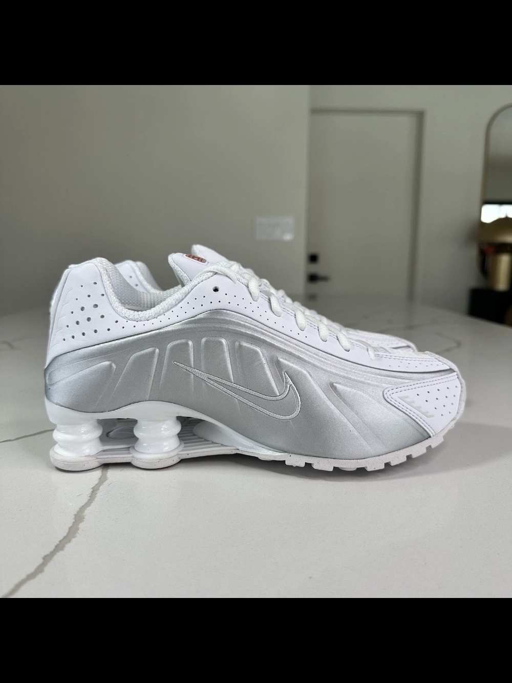 Nike Shox R4 White & Silver Shox Athletic Sneakers Sz 7.5W